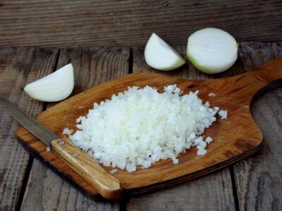 Diced_onions_hero